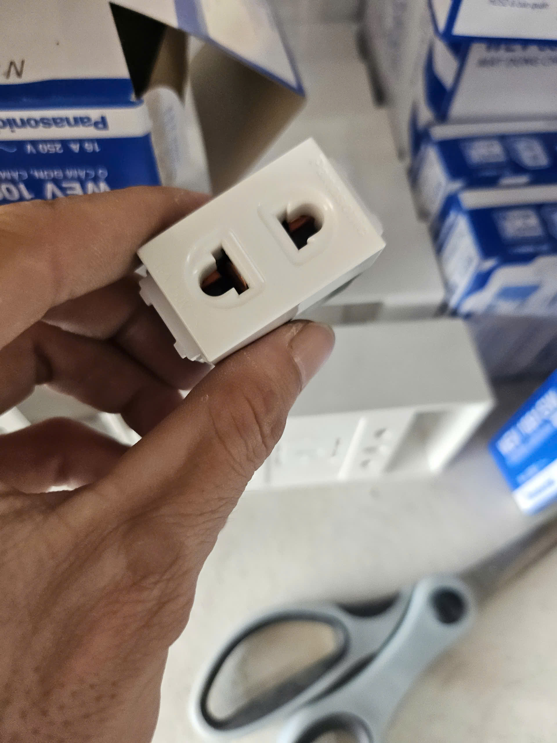 Ổ Cắm Không Màn Che Panasonic